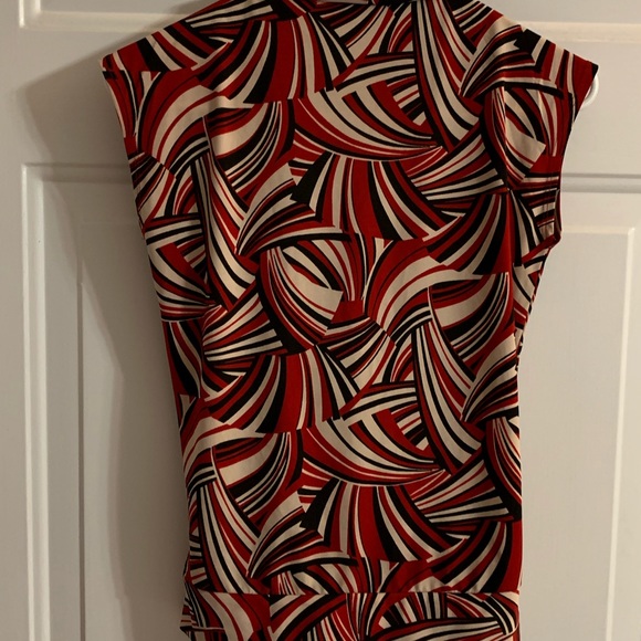New York and Co size 6 faux wrap top - Picture 5 of 10